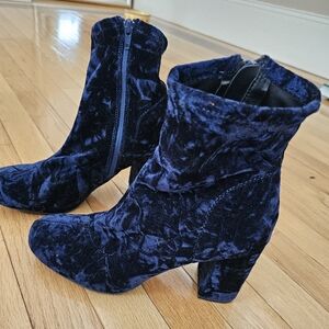 MIA Women's Blue Velvet Ankle Boots with Chunky Heel. Size 9.5